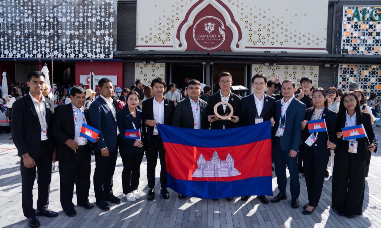 ពន្លាជាតិកម្ពុជា ទទួលបាន “ពានរង្វាន់សំរឹទ្ធ” លំដាប់ពិភពលោកផ្នែករចនាការតាំងបង្ហាញ ក្នុងព្រឹត្តិការណ៍ពិព័រណ៍ពិភពលោក ២០២៥ អូសាកា កាន់សៃ