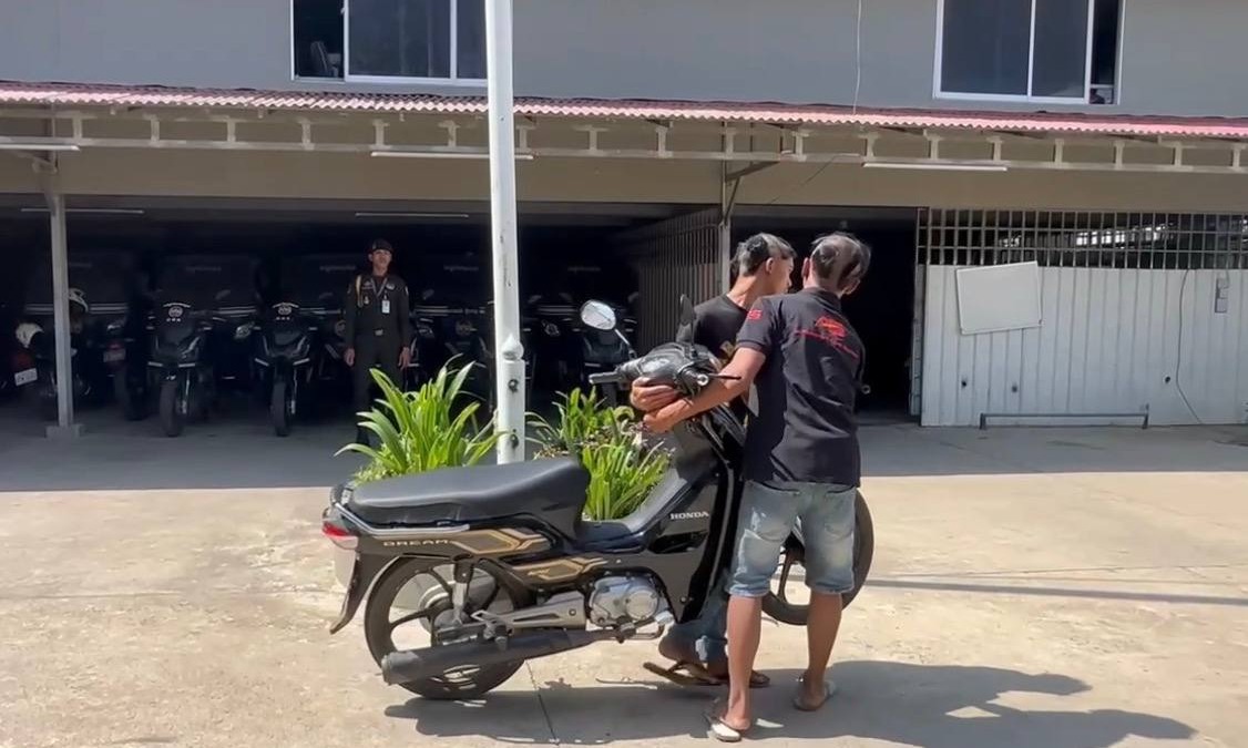 អាវុធហត្ថរាជធានីភ្នំពេញ ឆ្មក់បង្ក្រាបក្មេងទំនើងបង្ហោះម៉ូតូលើផ្លូវសាធារណៈ និងកែច្នៃបំពង់ស៊ីម៊ាំងម៉ូតូខុសលក្ខណៈបច្ចេកទេស!